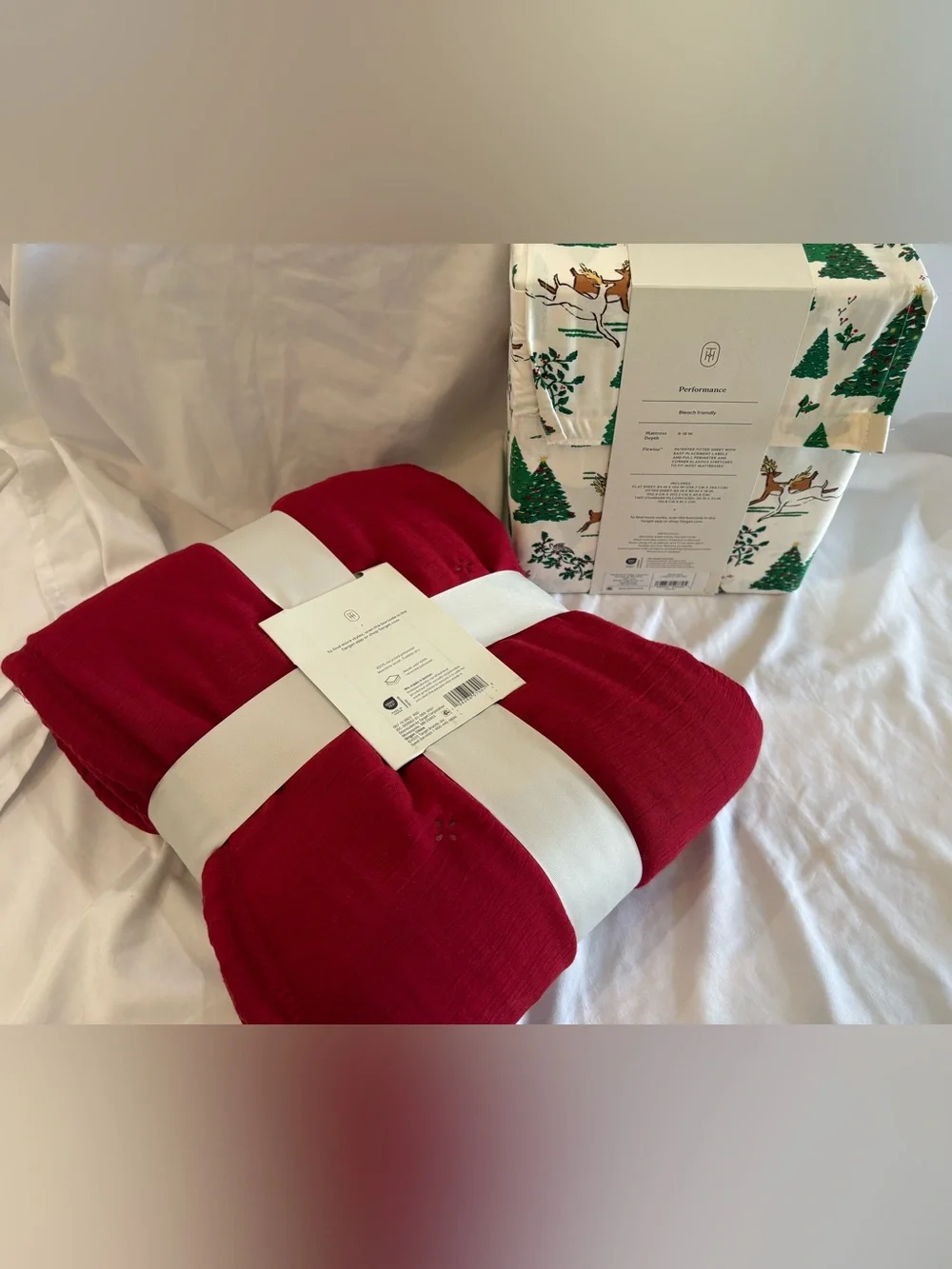 THRESHOLD QUEEN PERFORMANCE HOLIDAY SHEET SET W/ RED THROW BLANKET NEW NWT